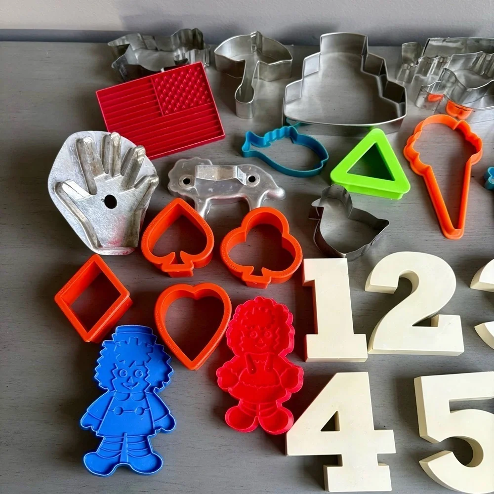 Large Lot of 30 VTG Cookie Cutters Baking Play-Doh Cake Hand Numbers Flag Duck